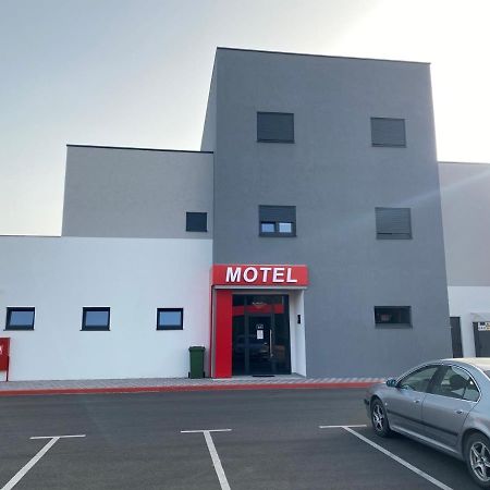 Belamionix Motel Bosanski Samac Eksteriør billede
